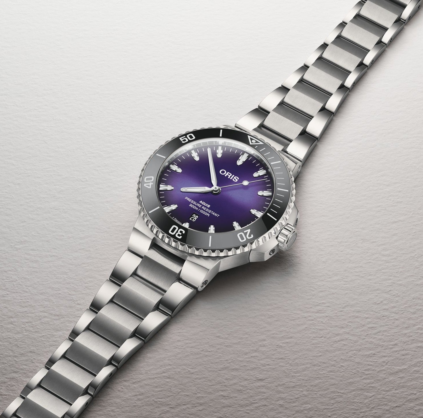 Oris Aquis Date Taste of Summer 01 733 7789 4158-07 8 23 04PEB