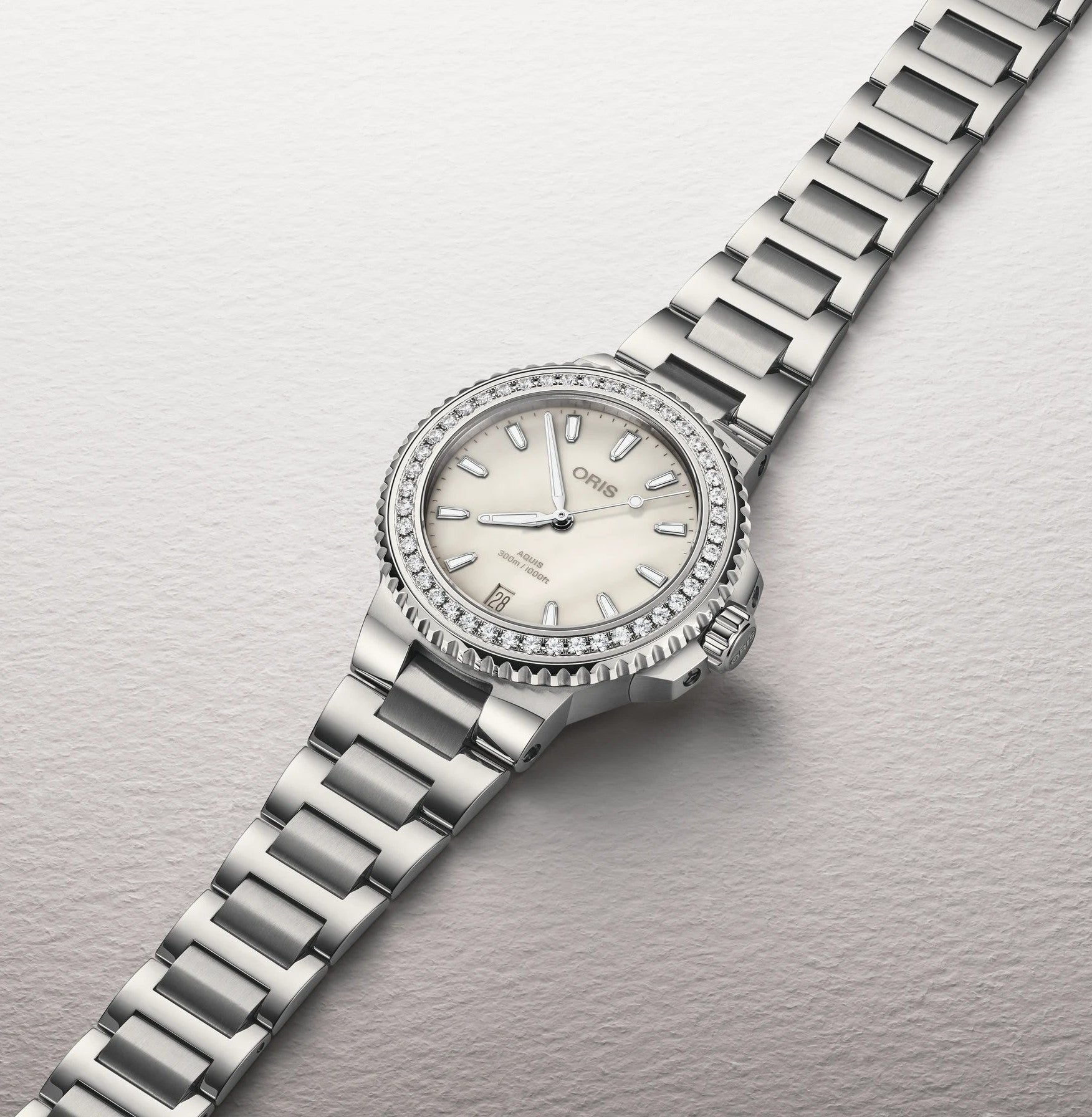 Oris Aquis Date Diamonds 01 733 7792 4956-07 8 19 05P