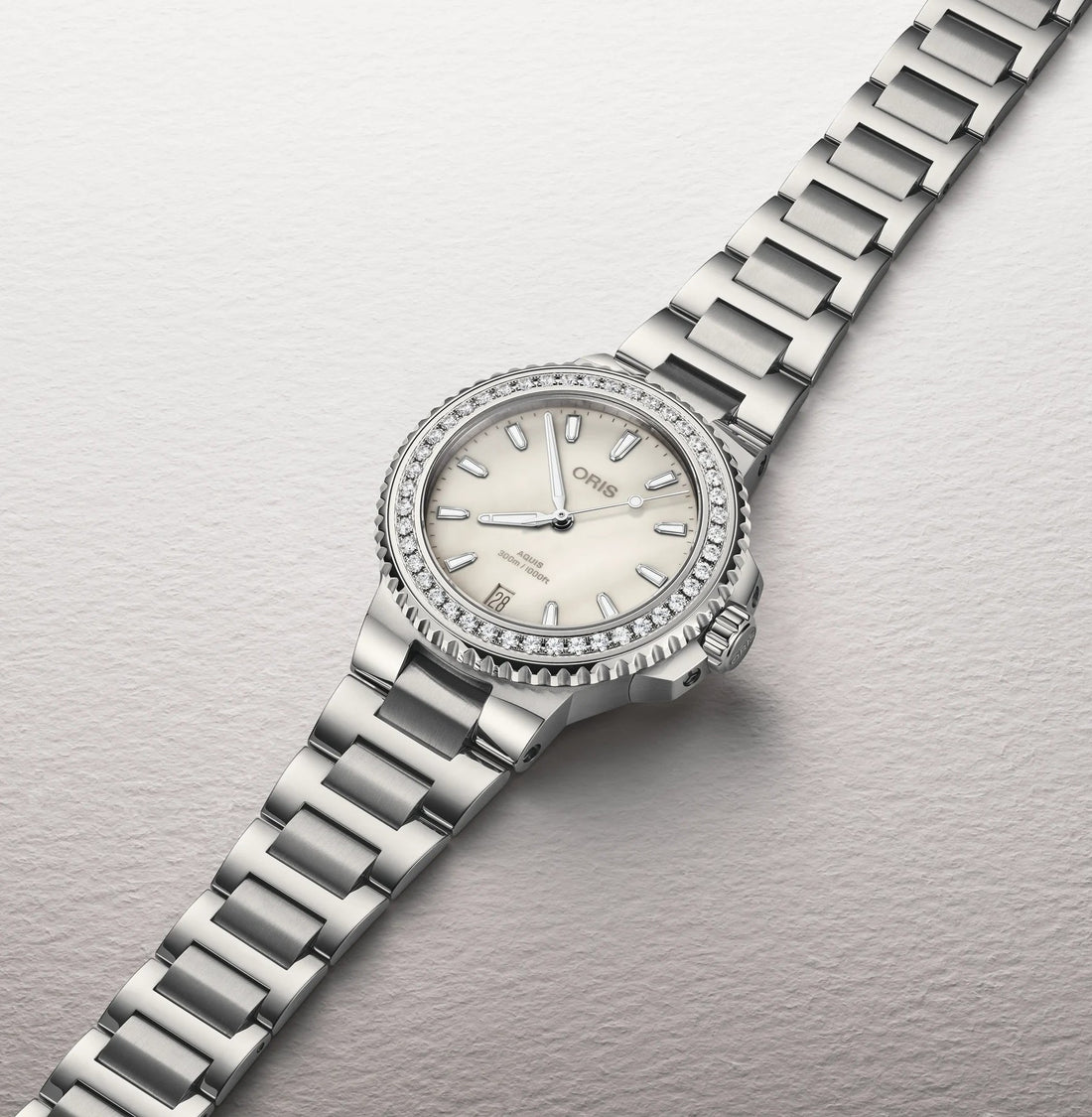 Oris Aquis Date Diamonds 01 733 7792 4956-07 8 19 05P