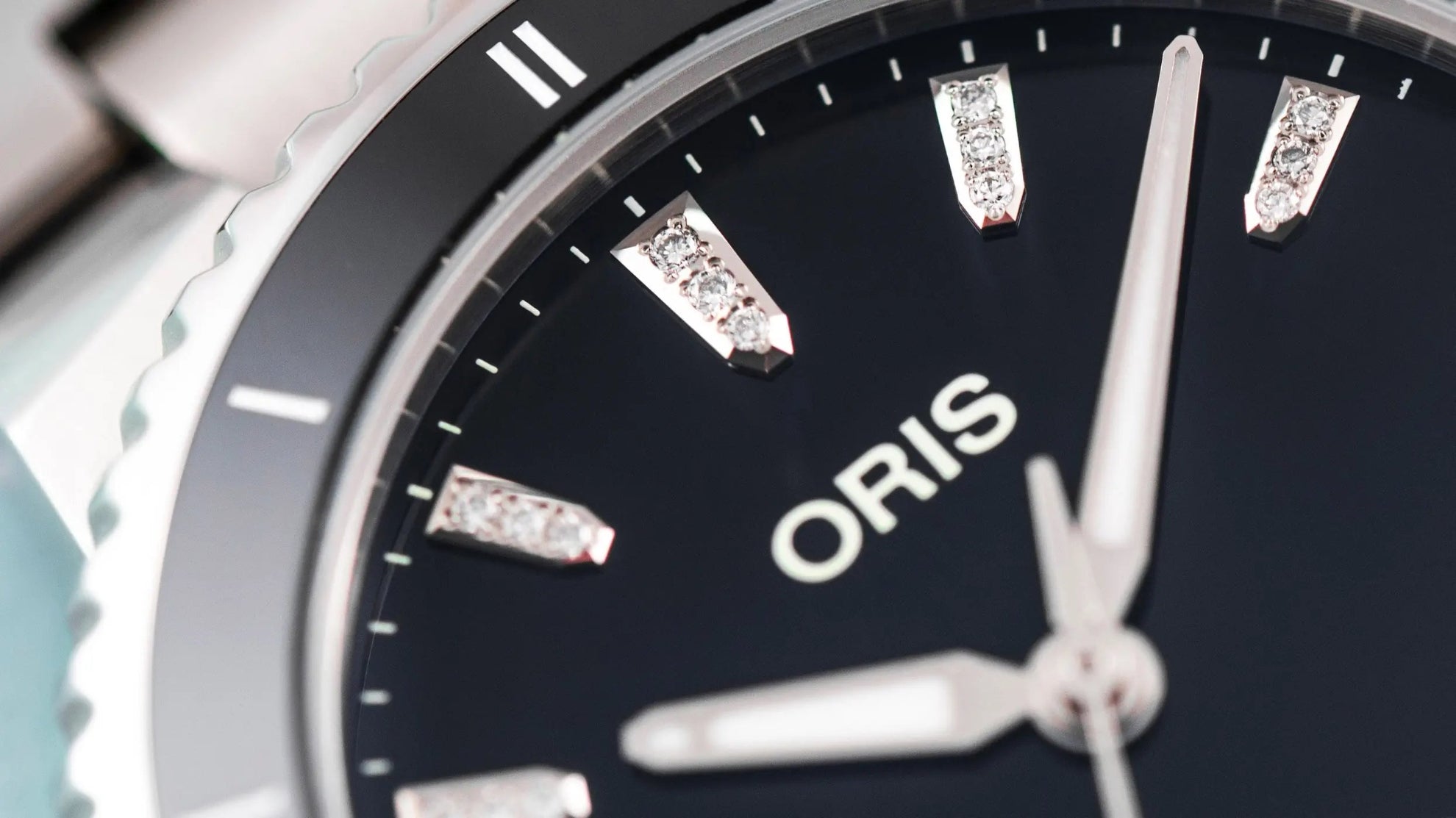 Oris Aquis Date Diamonds 01 733 7792 4194-07 8 19 05P