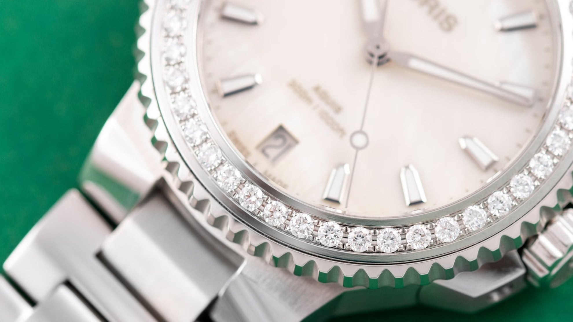 Oris Aquis Date Diamonds 01 733 7792 4956-07 8 19 05P