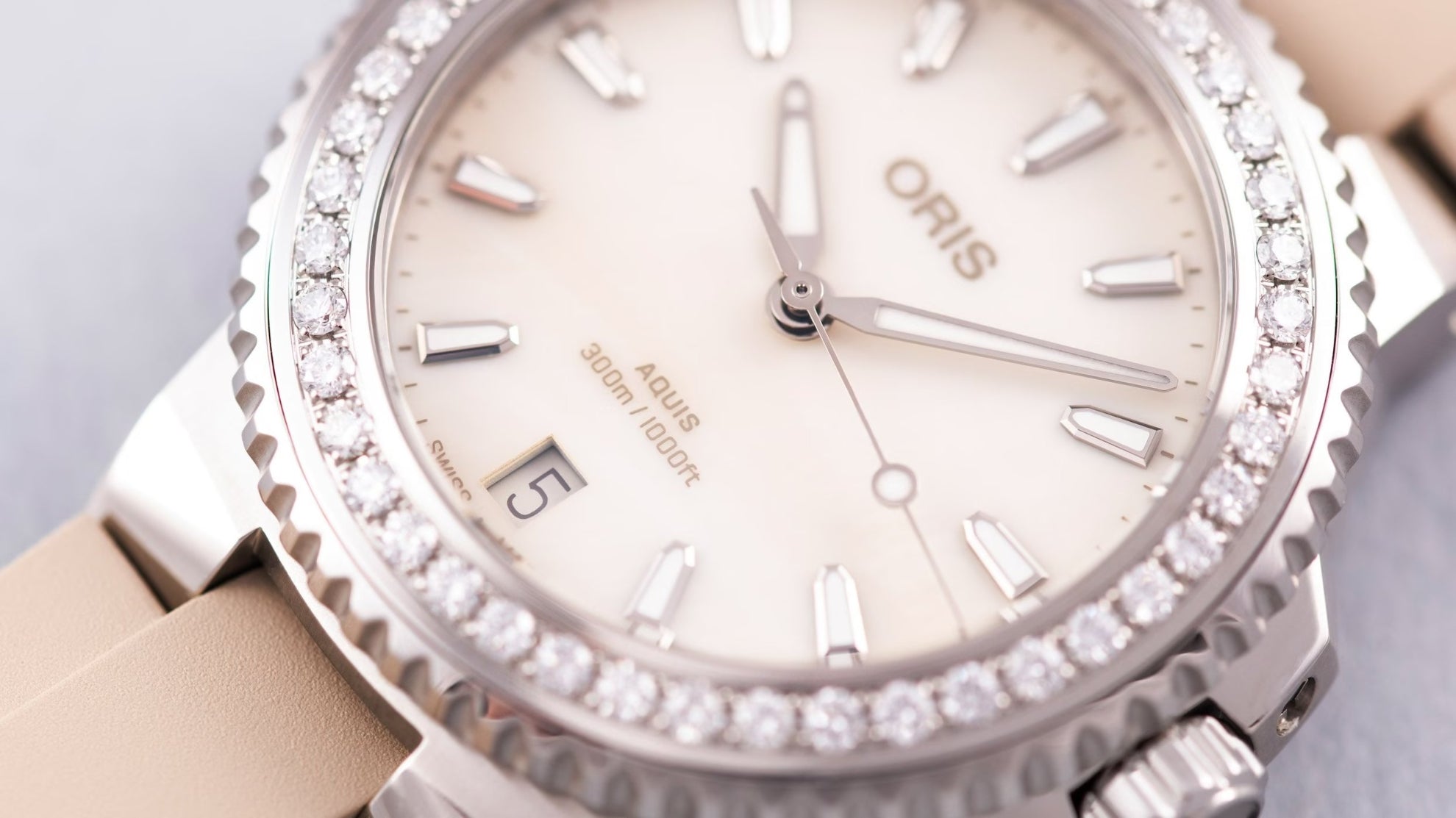 Oris Aquis Date Diamonds 01 733 7792 4956-07 4 19 61FC