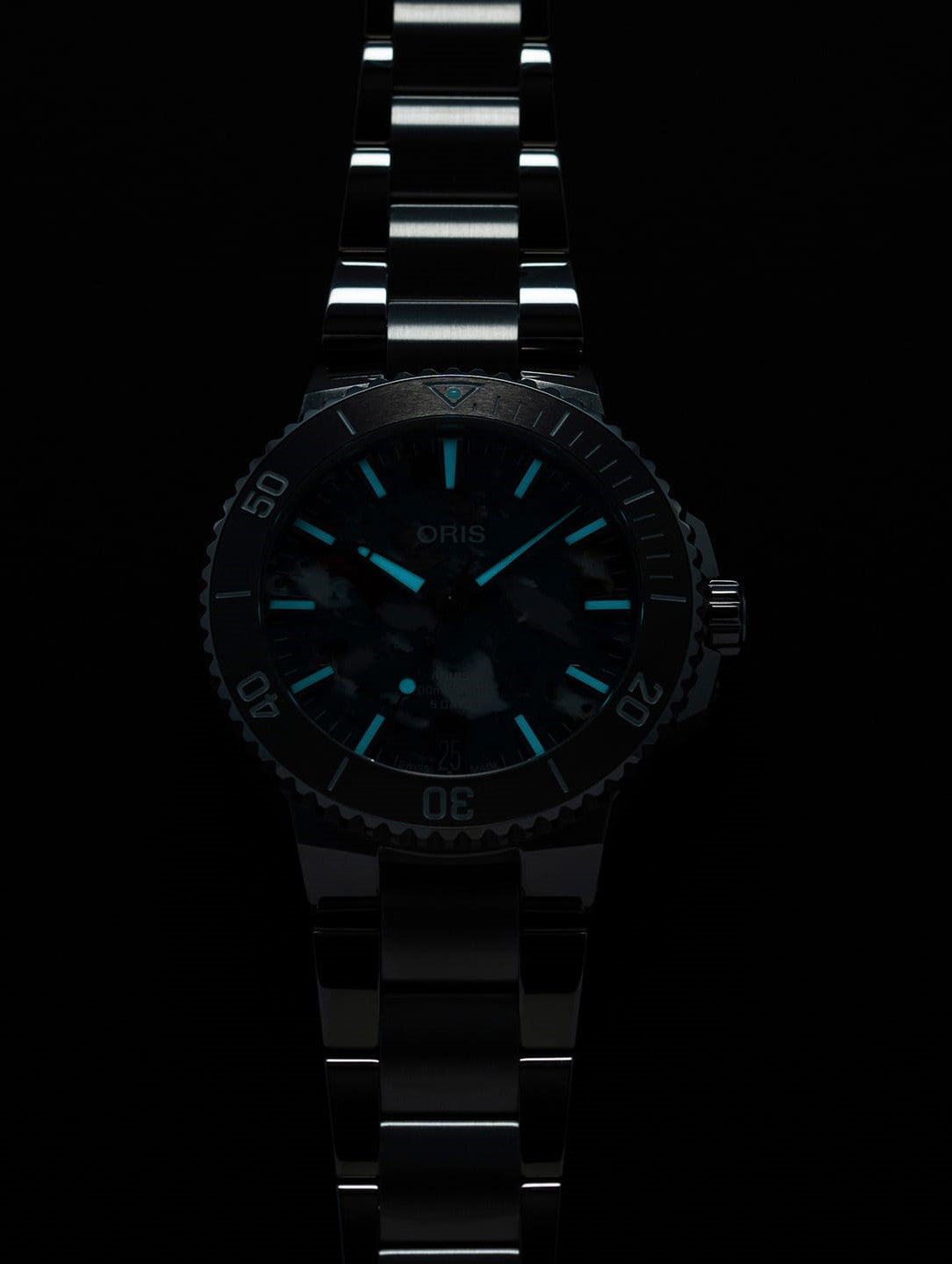 Oris Aquis Date Upcycle 01 400 7790 4150-07 8 23 02PEB