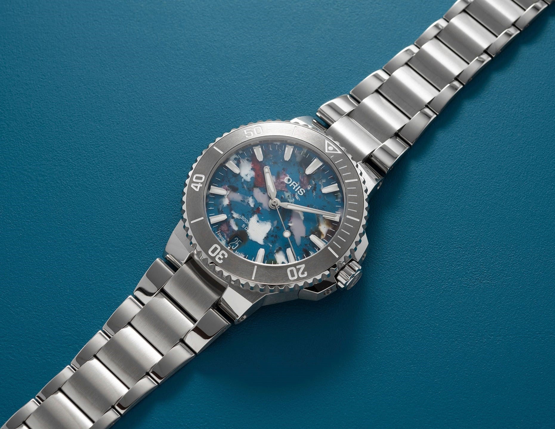Oris Aquis Date Upcycle 01 400 7790 4150-07 8 23 02PEB
