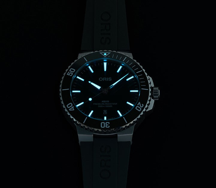 Oris Aquis Date 01 733 7789 4157-07 4 23 37FC