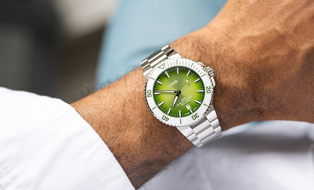 Oris Aquis Date Taste of Summer 01 733 7787 4137-07 8 22 04PEB