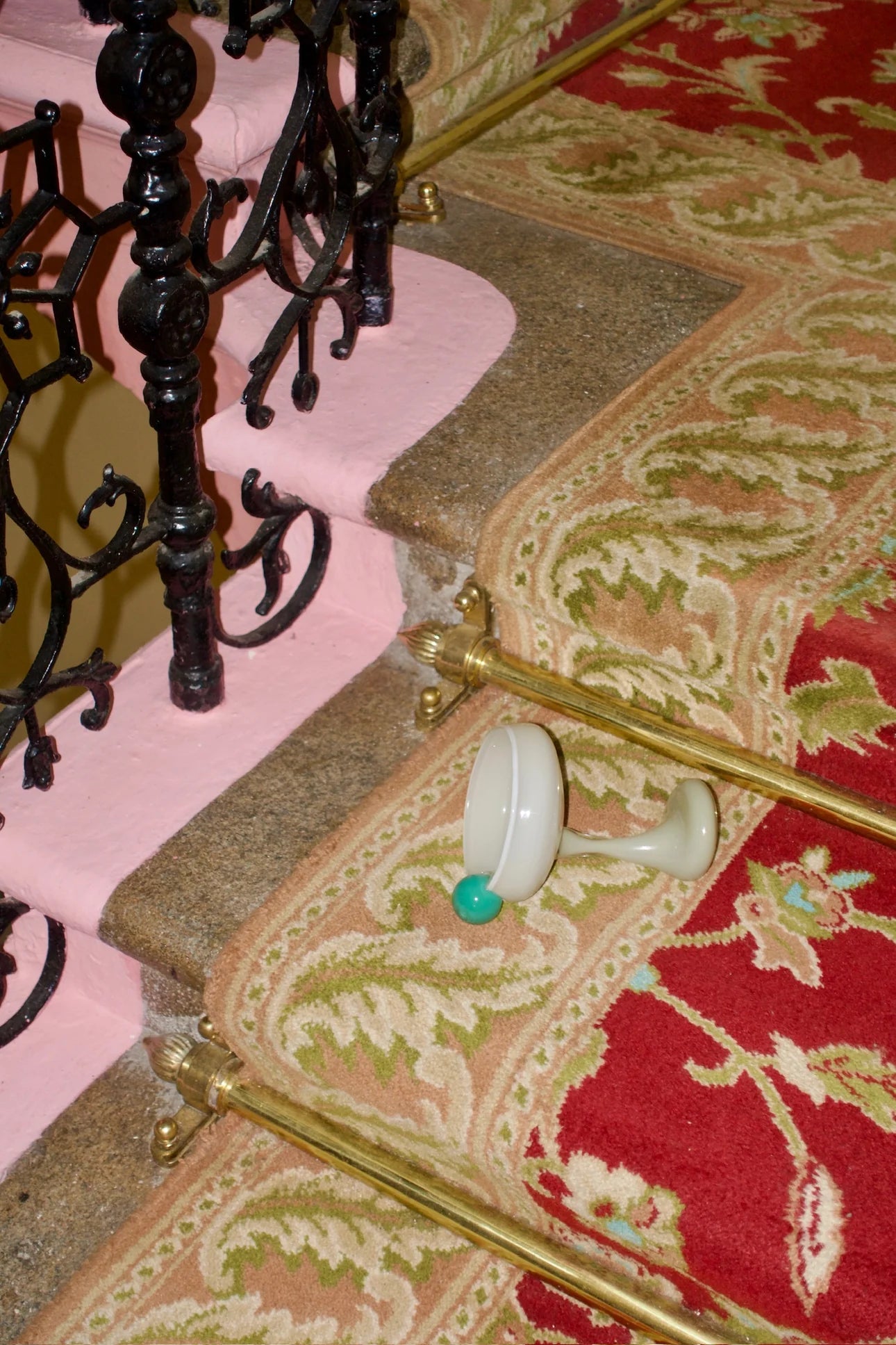 Helle Mardahl The Signature Glass With A Twist | Spearmint ~ Coconut ~ Champagne