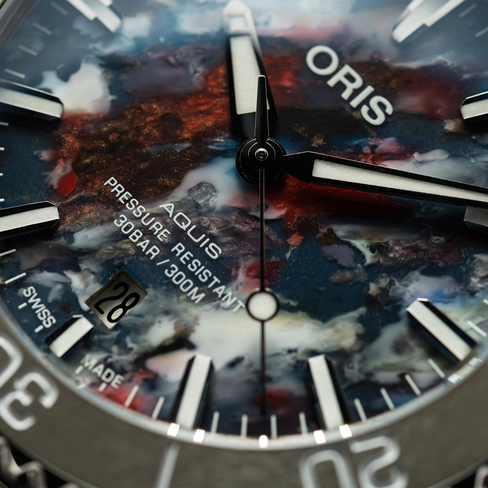 zegarek automatyczny stalowy Oris Aquis Date Upcycle 01 733 7766 4150-Set z bliska